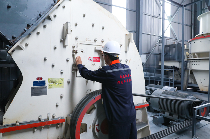 锤式破碎机现场图